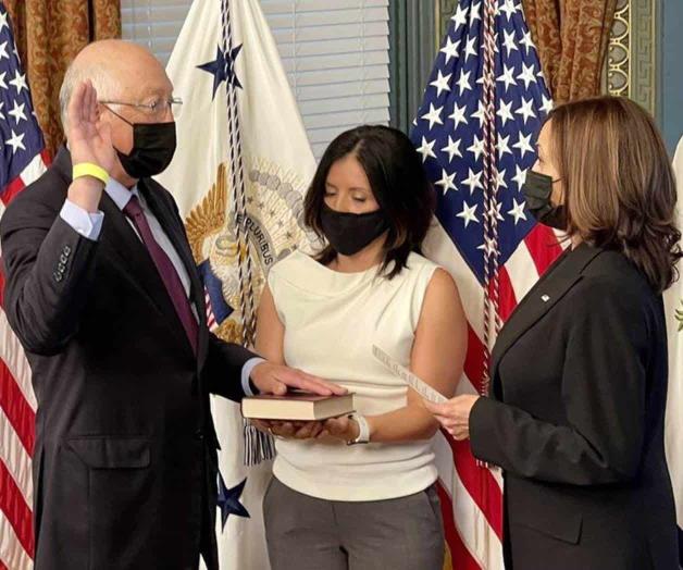 Embajador de EU en México jura cargo ante Kamala Harris