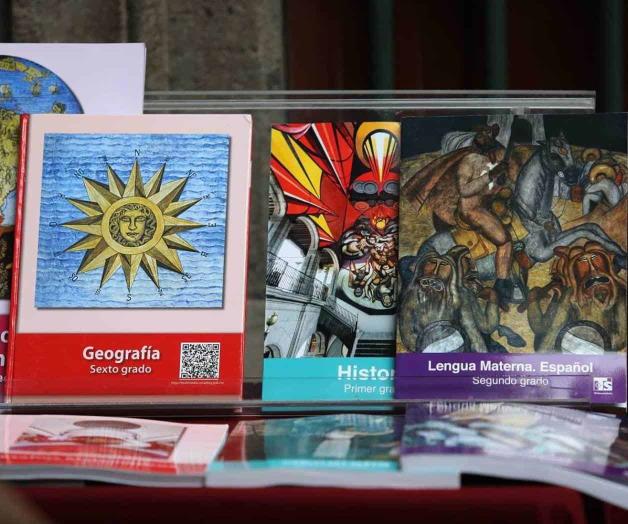 Imprimen libros de texto cuestionados