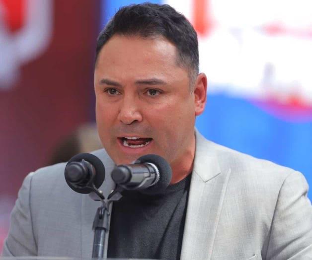 Hospitalizan a De la Hoya por Covid-19