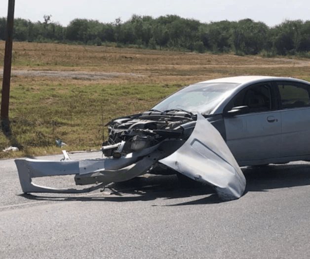 Da vuelta prohibida en ‘U’; causa choque