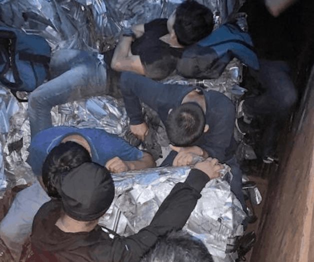 Encerrados y hacinados viajan ilegales en el tren