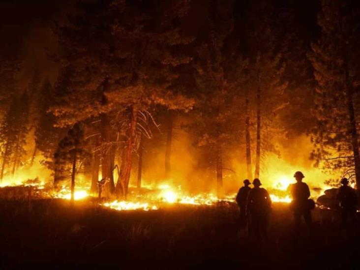 Residentes de South Lake Tahoe podrán regresar a medida que disminuya la amenaza de incendio Residentes de South Lake Tahoe podrán regresar a medida que disminuya la amenaza de incendio