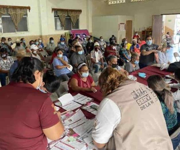 Entregan pensión a adultos mayores Entregan pensión a adultos mayores