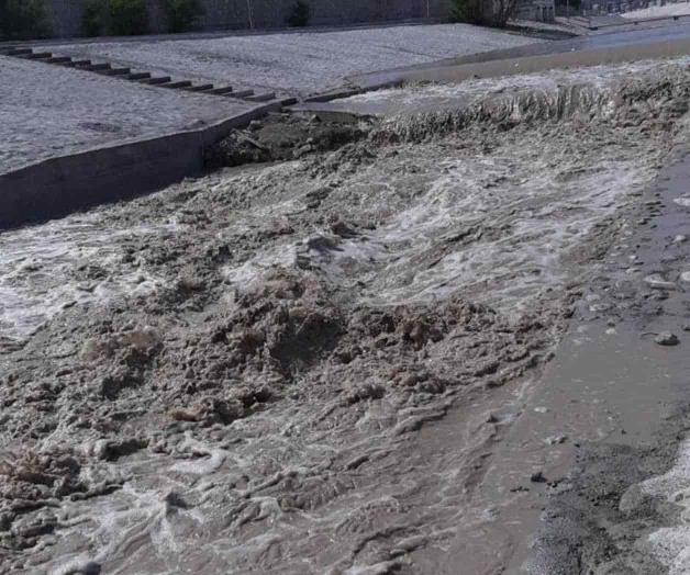 Se desborda un río; 100 casas perdidas