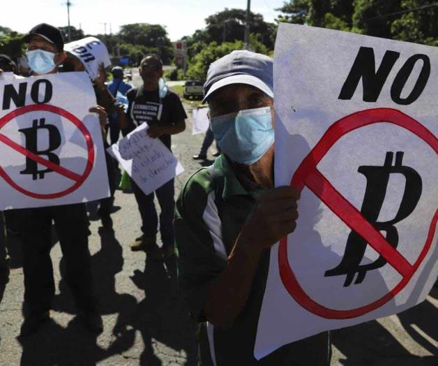 El Salvador: protestas, fallas y desinformación por bitcoin