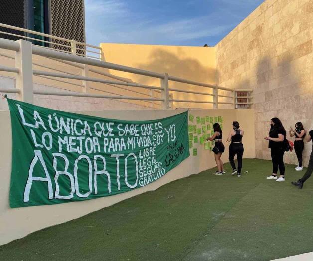 Festejan feministas su lucha de décadas Festejan feministas su lucha de décadas