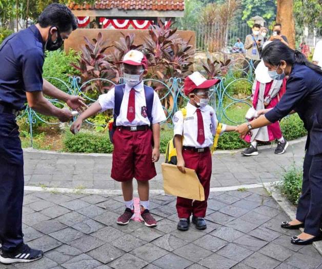 Filipinas: 99 niños de un orfanato enferman de COVID-19