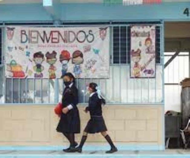 Contagios de Covid-19 bajan pese al regreso a clases