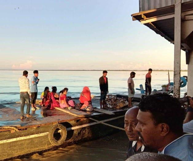 Choca un Ferry Rescatan a 82 