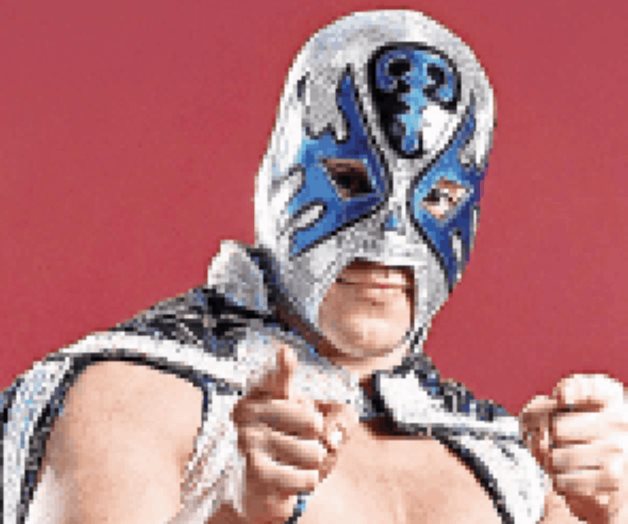 Coquetea Atlantis Jr., con el bando rudo