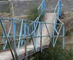 Temen colapso de puente peatonal