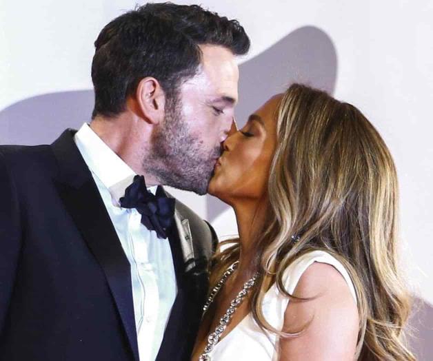 Affleck y López hacen oficial su romance en Venecia