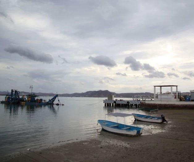 Por huracán Olaf cierran puertos en Baja California
