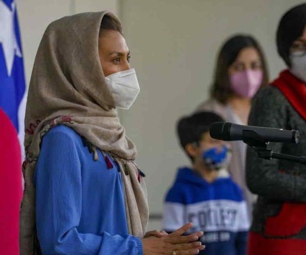 Llega a Chile la primera refugiada afgana