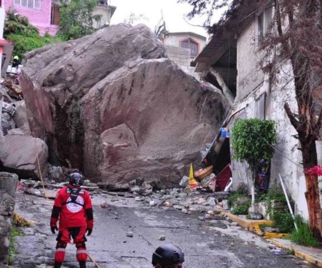 Del Mazo va al Chiquihuite y ordena el desalojo de 80 casas; buscan a 10 desaparecidos