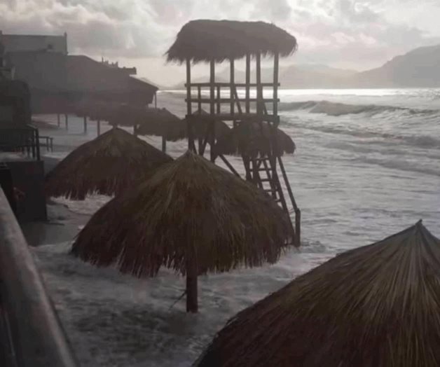 Marea arrasa costosa playa incluyente, aún sin inaugurar, en Sonora