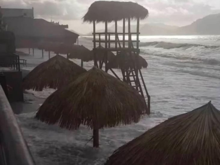 Marea arrasa costosa playa incluyente, aún sin inaugurar, en Sonora Marea arrasa costosa playa incluyente, aún sin inaugurar, en Sonora