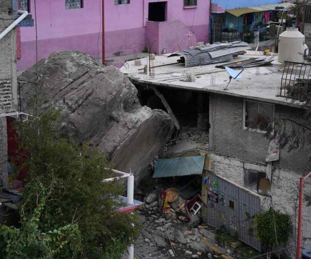 México Reanudan peligrosa búsqueda de víctimas tras deslave México Reanudan peligrosa búsqueda de víctimas tras deslave