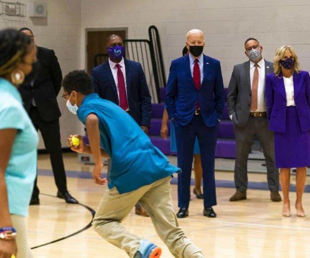 Republicanos arremeten contra plan de vacunación de Biden