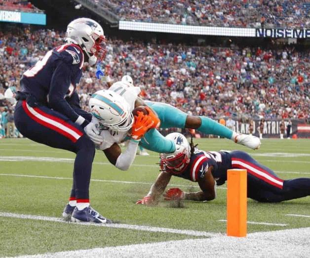 Tua consigue dos TDs y Dolphins vencen 17-16 a Patriots