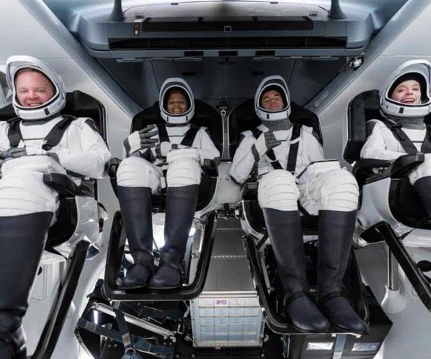 Busca Musk llevar al espacio a cuatro civiles