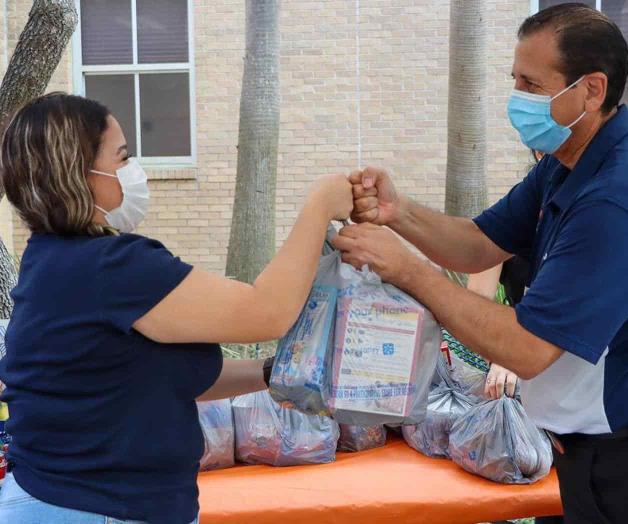 Unen sus fuerzas para alimentar a estudiantes