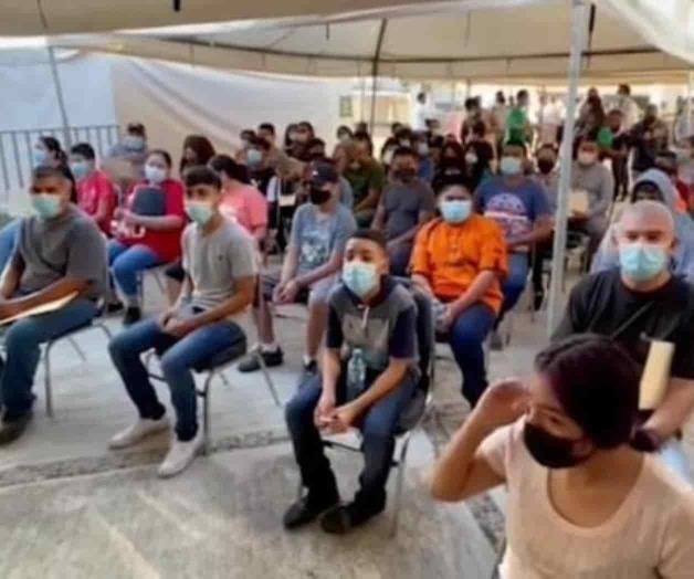 Vacunan a mil niños