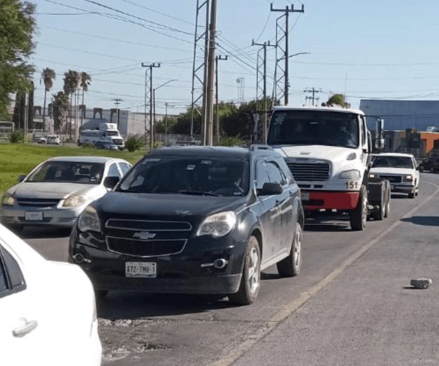 Roban vehículo frente a maquila Automotive