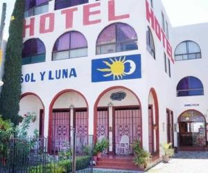 Secuestra comando armado a 20 extranjeros en hotel de SLP