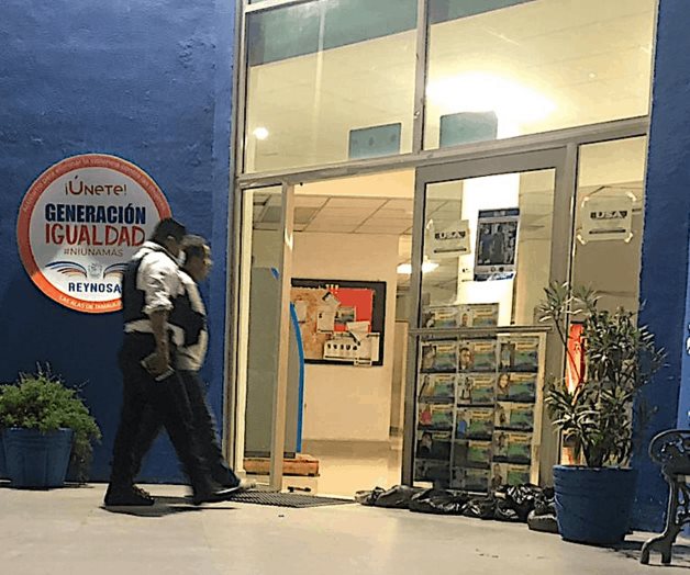 Es bravucón... con la esposa Es bravucón... con la esposa