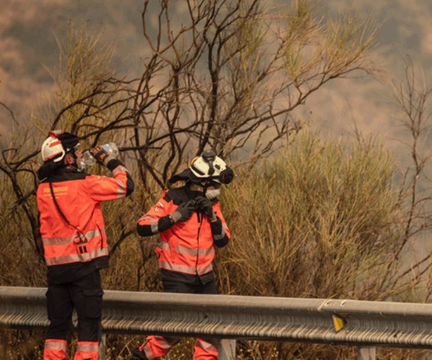 Esperan lluvias que ayuden contra un incendio