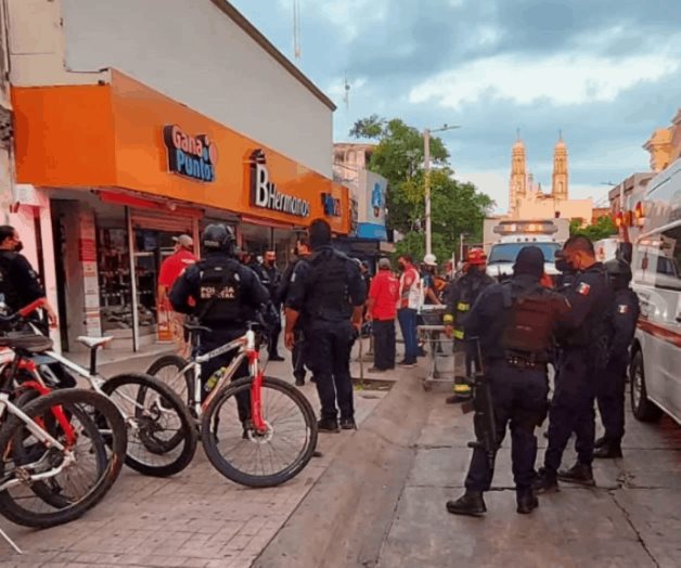Desplome de techo en zapatería de Culiacán deja a personas atrapadas; muere una joven