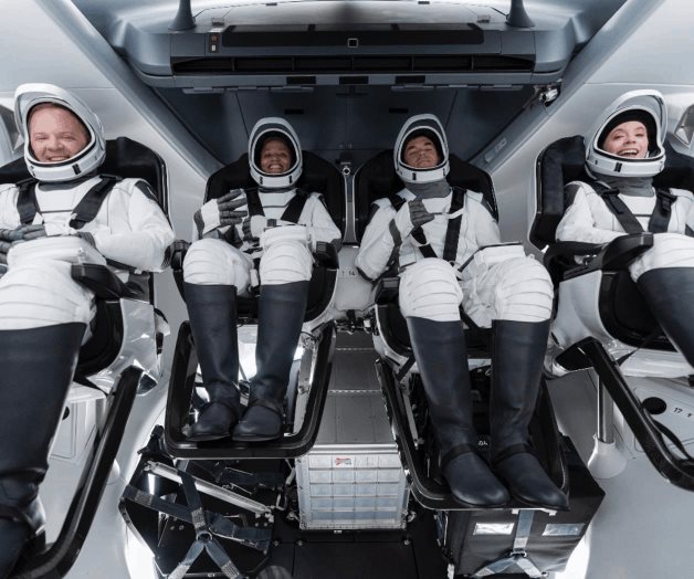 Mandan a 4 turistas a un vuelo espacial