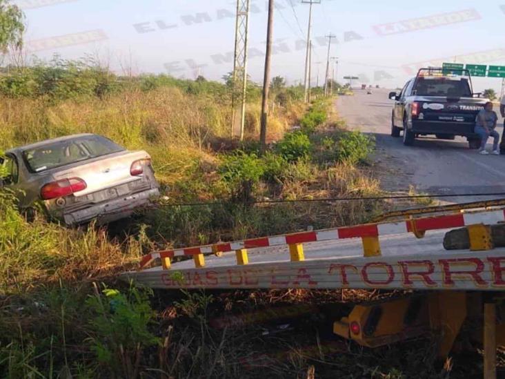 Frustran robo, chocan a banda y la sacan del camino Frustran robo, chocan a banda y la sacan del camino