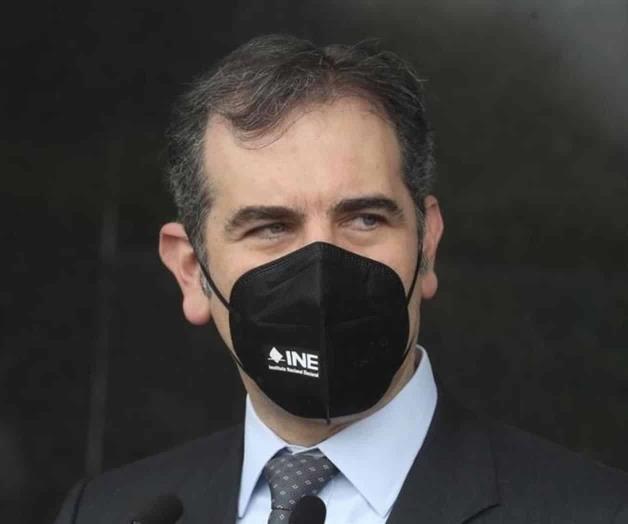 Acusa presidente del INE que en México la democracia pasa por mal tiempo