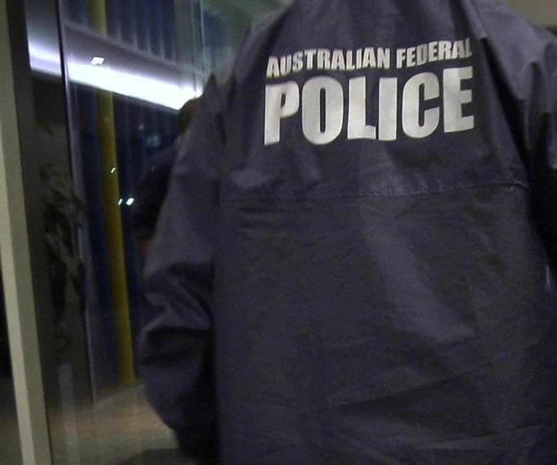 Australia: Un prófugo se entrega tras 3 décadas en la playa Australia: Un prófugo se entrega tras 3 décadas en la playa