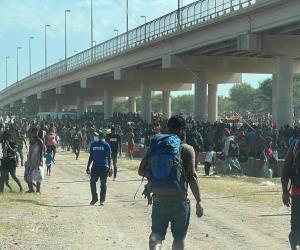 Rebasa oleada de haitianos a Aduana