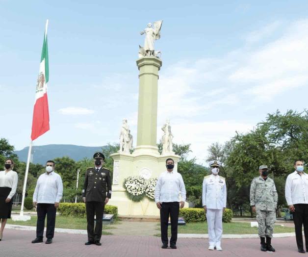 Rinden honor a Héroes de la Independencia