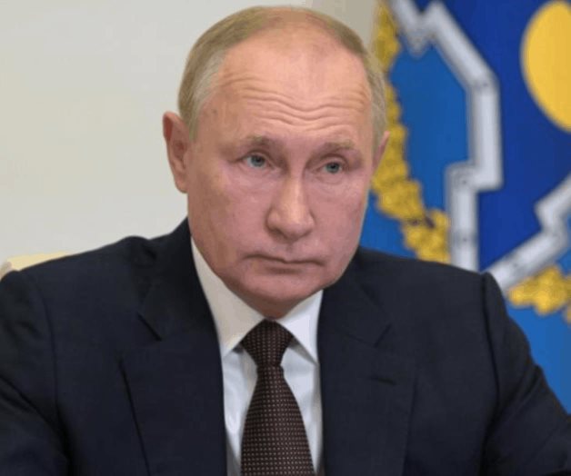 Putin reporta docenas de casos de COVID-19 en su entorno