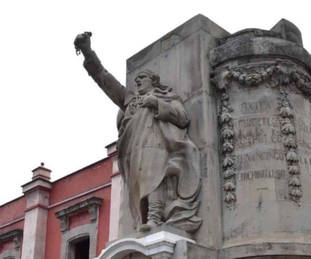 El altar a Morelos, olvidado y lleno de polvo