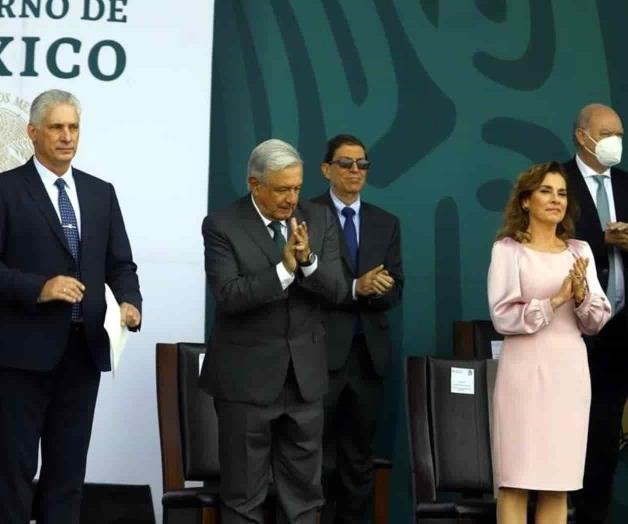 Enlista AMLO insultos a Hidalgo; lo comparan con Paquita