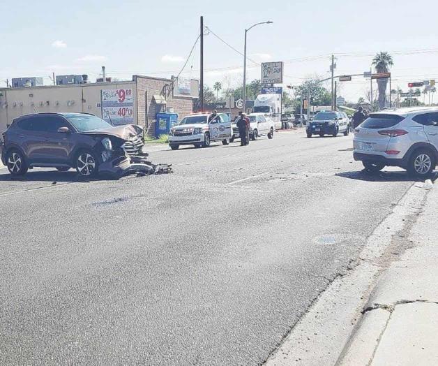 Carambola entre cinco vehículos en Laredo