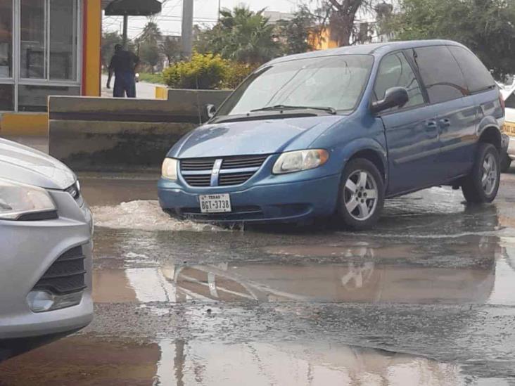 Baches ponen en riesgo a los automovilistas Baches ponen en riesgo a los automovilistas