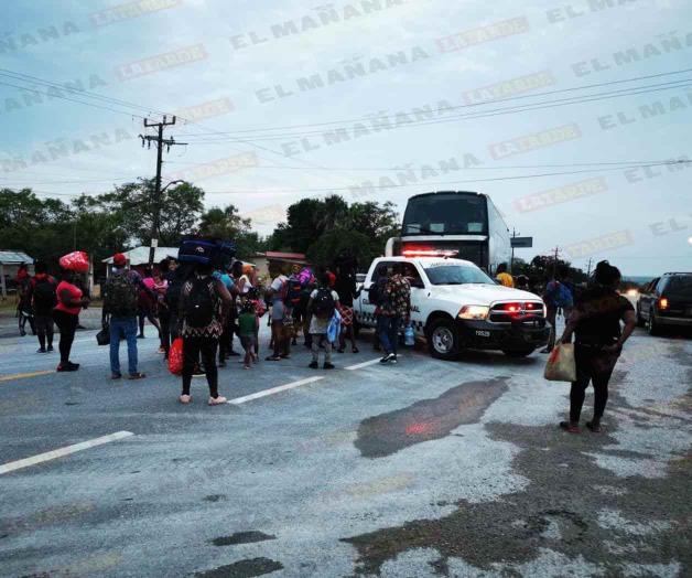 ¡Nada los detiene!; camina contingente de haitianos rumbo a Reynosa