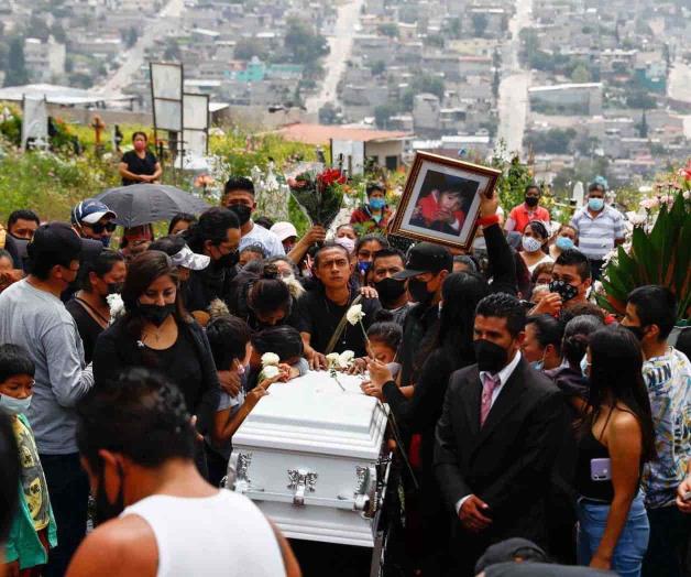 Despiden a Mía Mayrín con aplausos y porras