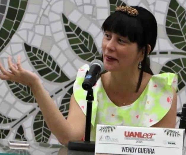 Reta escritora a AMLO a vivir 15 días en Cuba