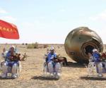 Astronautas chinos vuelven a Tierra tras misión de 90 días