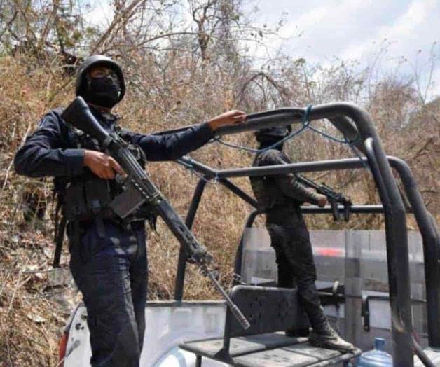 Abaten militares a 9 civiles armados