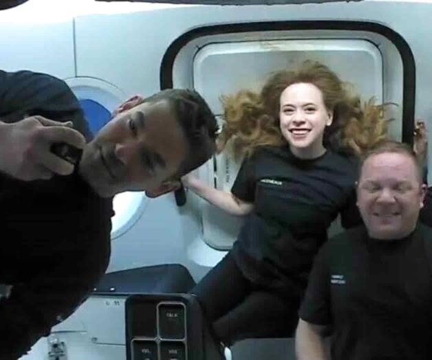 Primeros turistas de SpaceX disfrutan de vistas de la Tierra