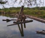 Colapsa puente, un peatón herido